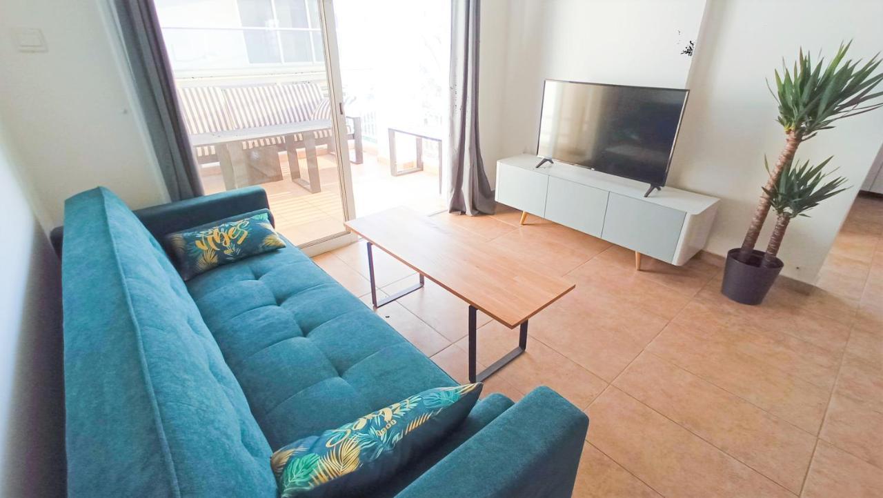 Luxury Private Rooms -Sea View, Netflix, Gym- 5 Min From Beach! - Private Room In Shared Apartment Larnaca Esterno foto