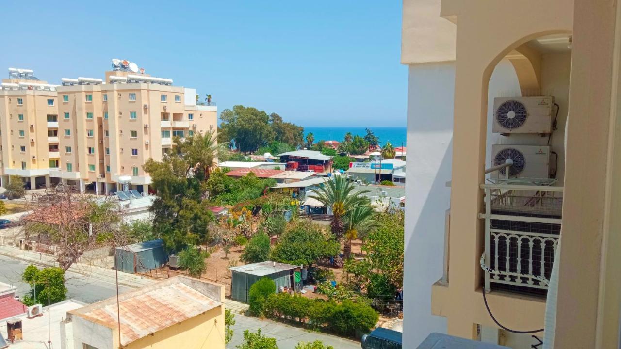 Luxury Private Rooms -Sea View, Netflix, Gym- 5 Min From Beach! - Private Room In Shared Apartment Larnaca Esterno foto