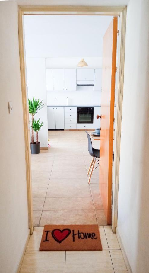 Luxury Private Rooms -Sea View, Netflix, Gym- 5 Min From Beach! - Private Room In Shared Apartment Larnaca Esterno foto