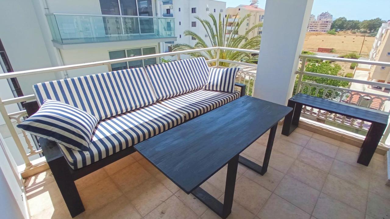 Luxury Private Rooms -Sea View, Netflix, Gym- 5 Min From Beach! - Private Room In Shared Apartment Larnaca Esterno foto