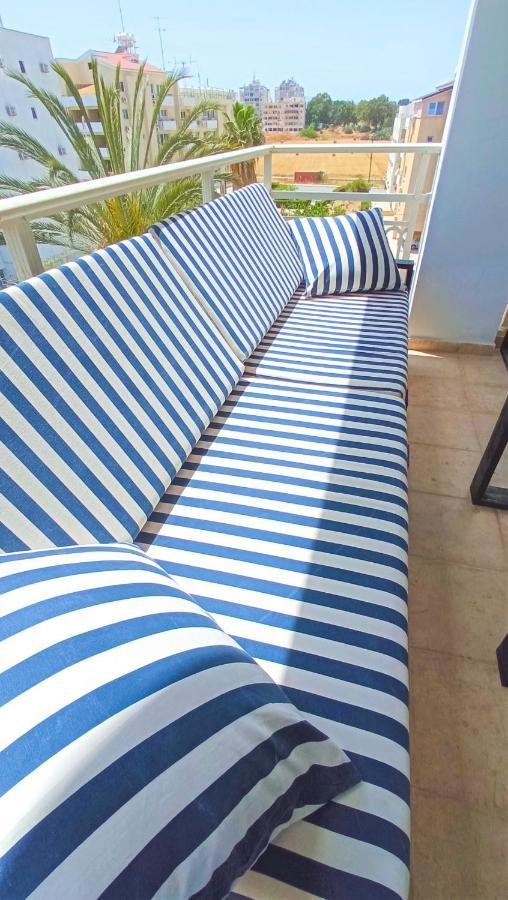 Luxury Private Rooms -Sea View, Netflix, Gym- 5 Min From Beach! - Private Room In Shared Apartment Larnaca Esterno foto