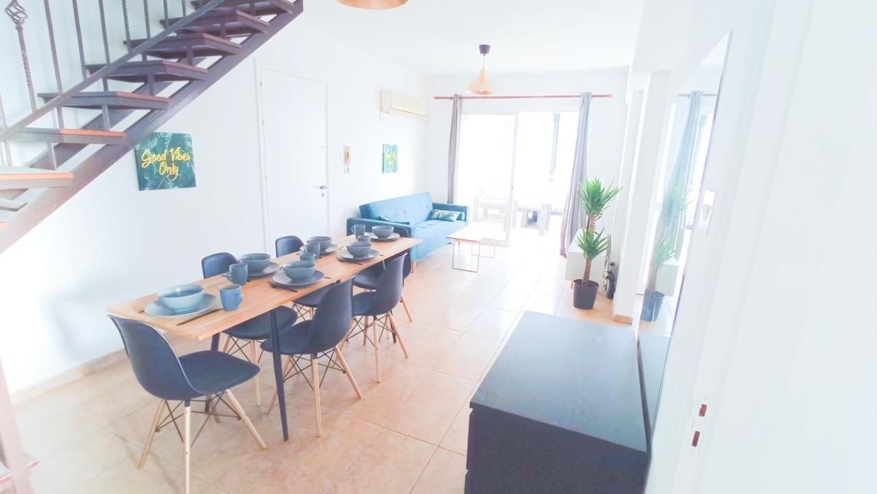 Luxury Private Rooms -Sea View, Netflix, Gym- 5 Min From Beach! - Private Room In Shared Apartment Larnaca Esterno foto