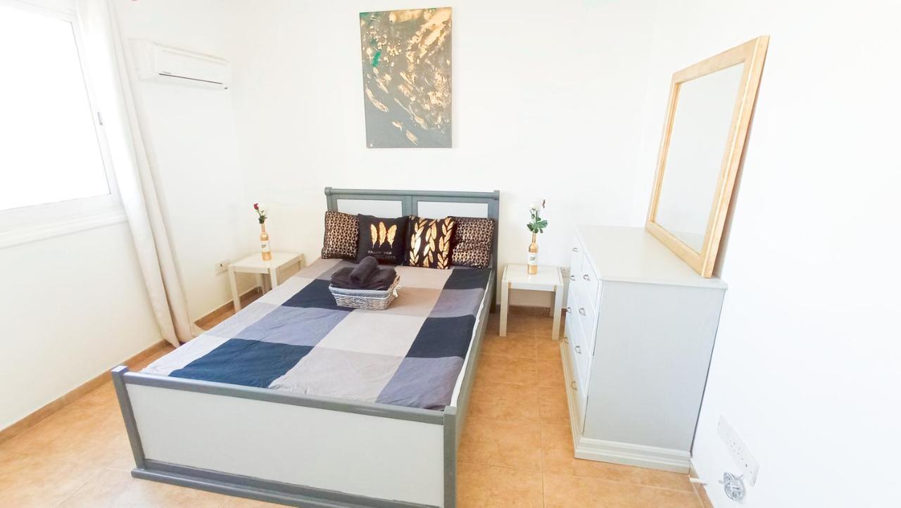 Luxury Private Rooms -Sea View, Netflix, Gym- 5 Min From Beach! - Private Room In Shared Apartment Larnaca Esterno foto